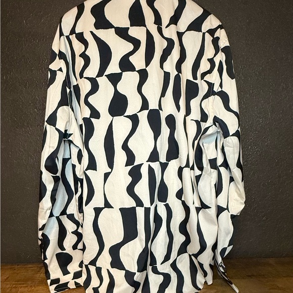 SHEIN Black and White Wave Pattern Men's Shirt - Picture 2 of 3